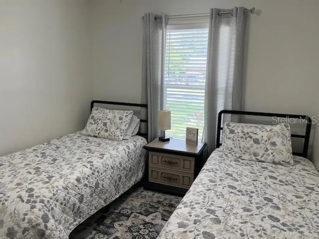 1127 E 11th Avenue Mount Dora FL 32757
