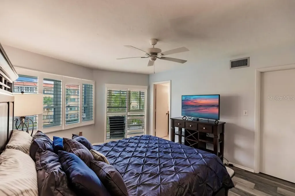 1250 N Portofino Drive Sarasota FL 34242
