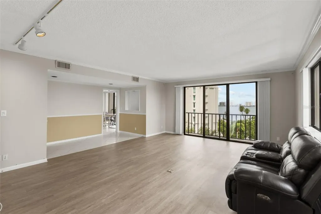 150 Belleview Boulevard Belleair FL 33756