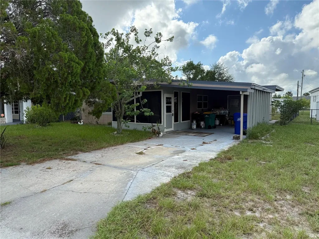 1117 Oakland Tavares FL 32778