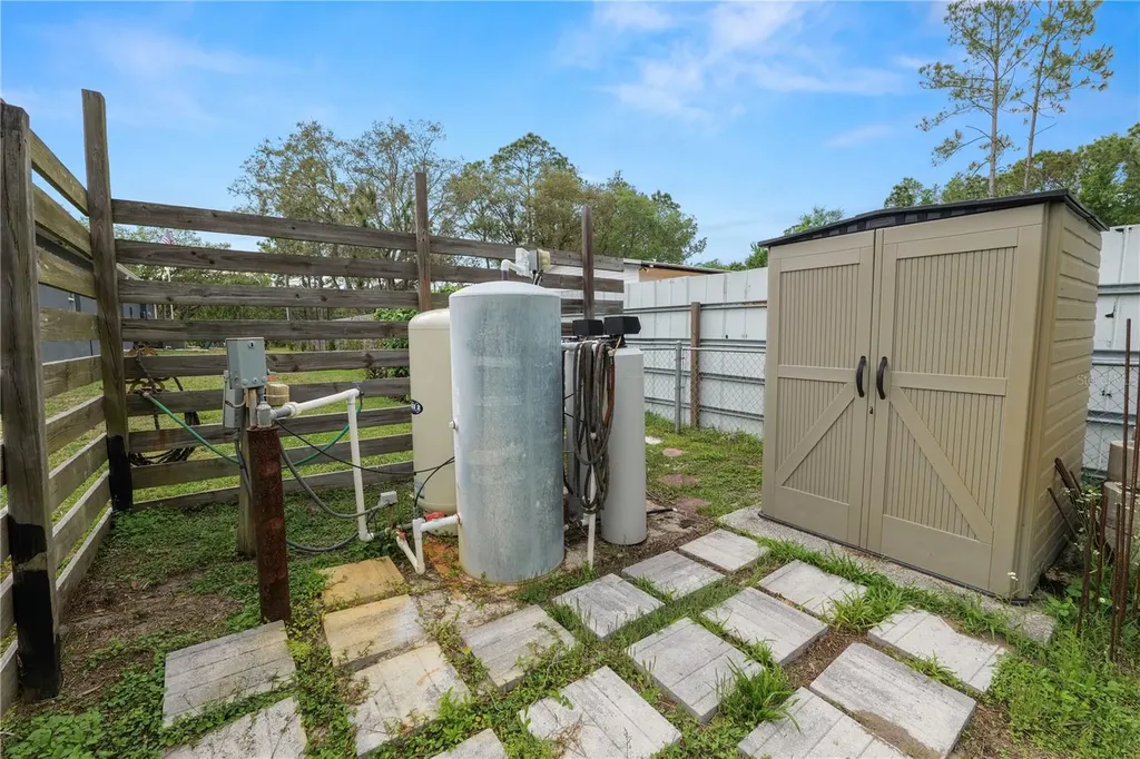 18231 Commonwealth Avenue N Polk City FL 33868