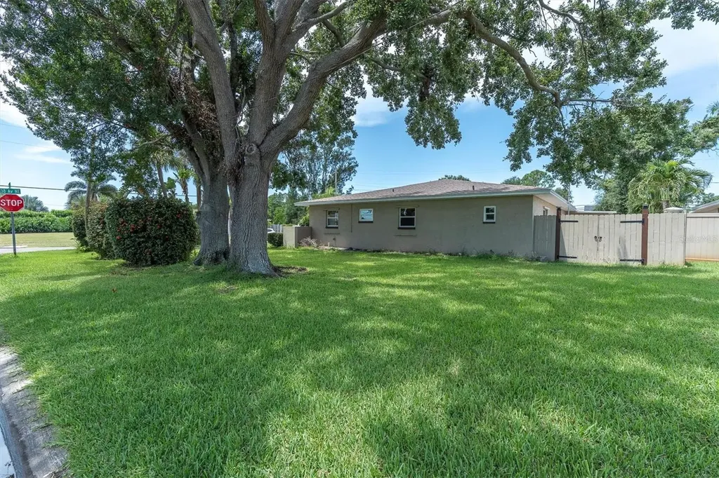 999 38th Avenue NE St Petersburg FL 33704