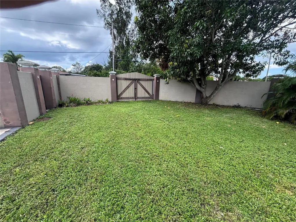 999 38th Avenue NE St Petersburg FL 33704