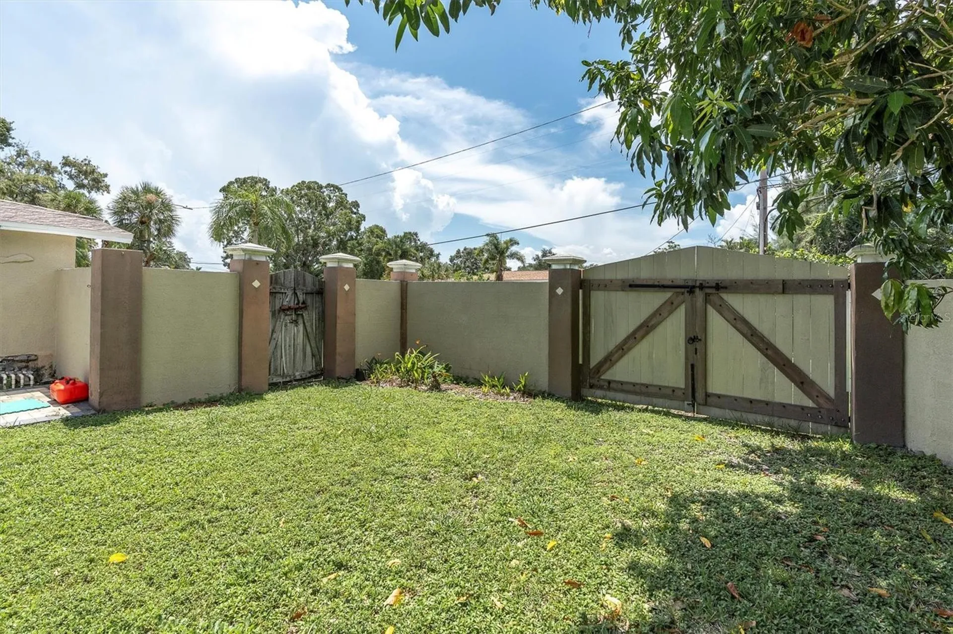 999 38th Avenue NE St Petersburg FL 33704