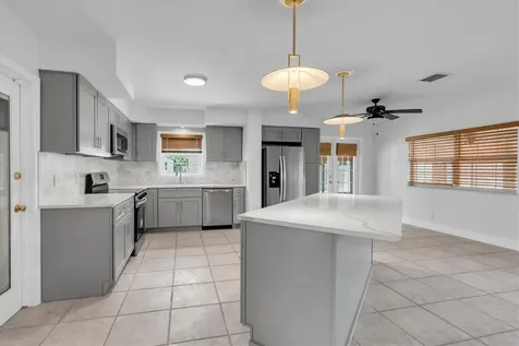 999 38th Avenue NE St Petersburg FL 33704