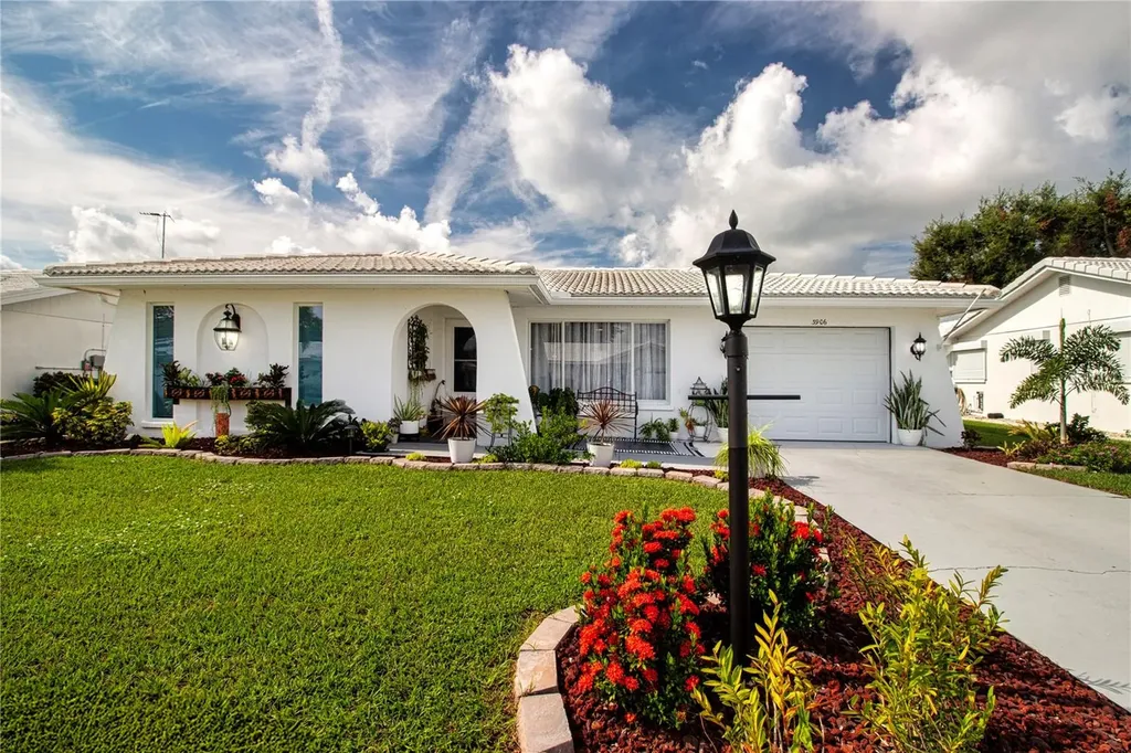 3906 Chinaberry Road Bradenton FL 34208