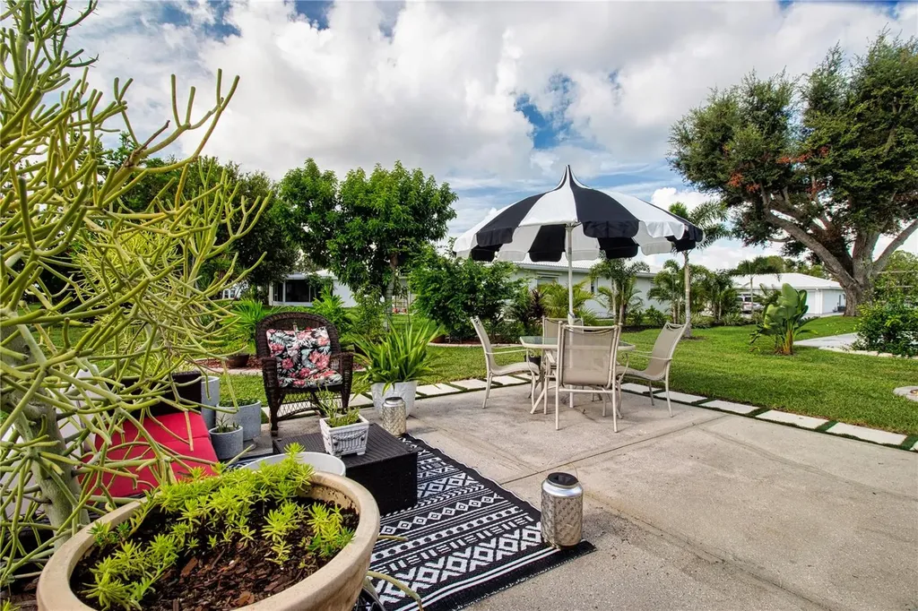 3906 Chinaberry Road Bradenton FL 34208