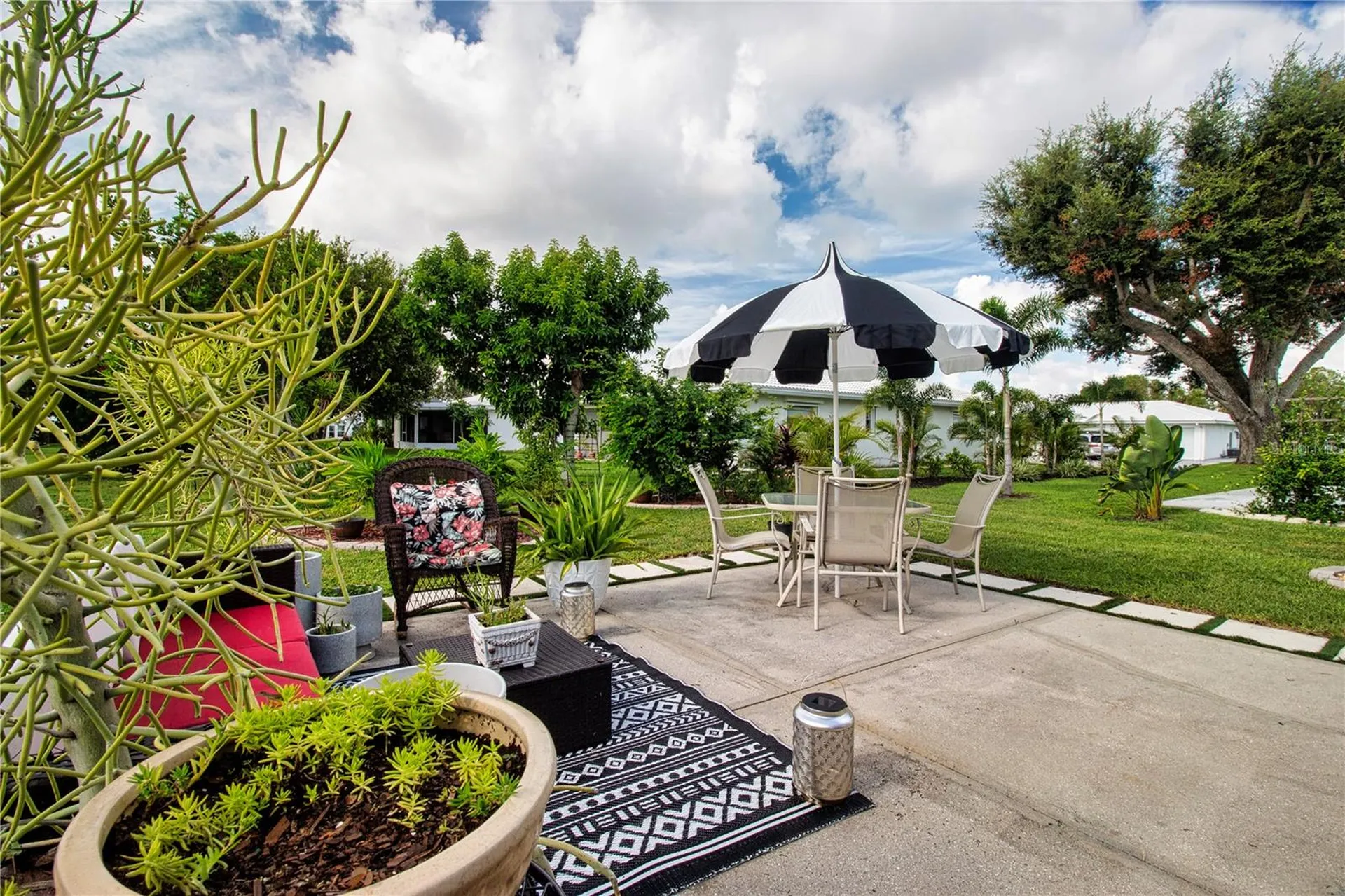3906 Chinaberry Road Bradenton FL 34208
