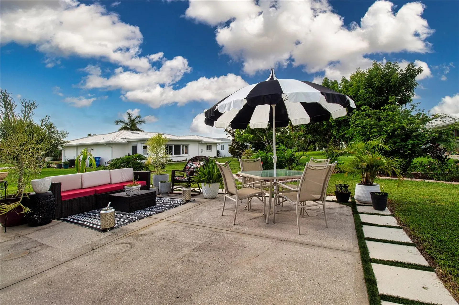 3906 Chinaberry Road Bradenton FL 34208