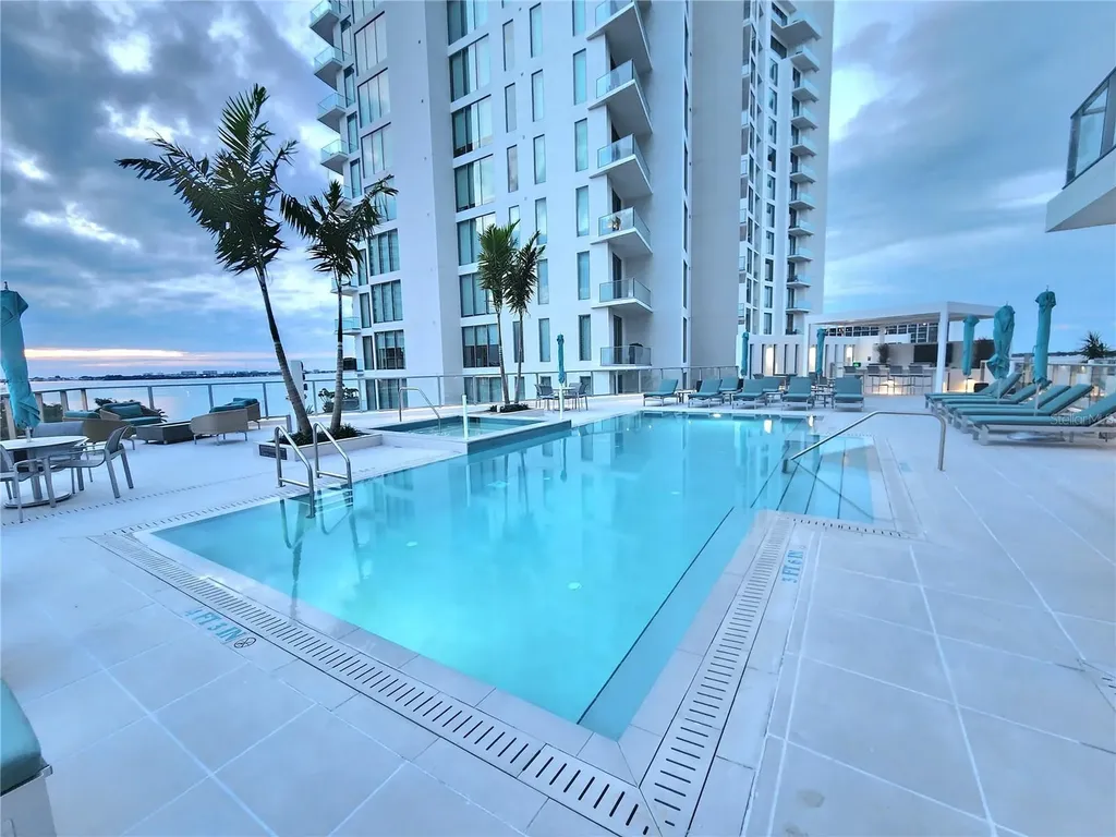 301 Quay Commons Sarasota FL 34236