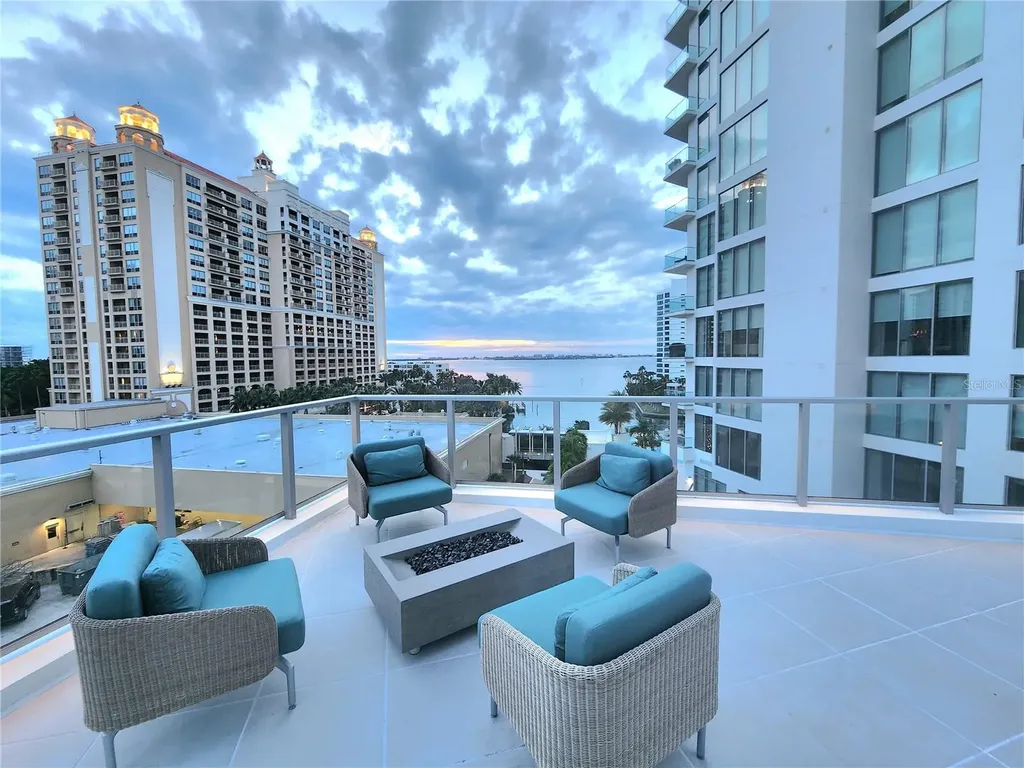 301 Quay Commons Sarasota FL 34236