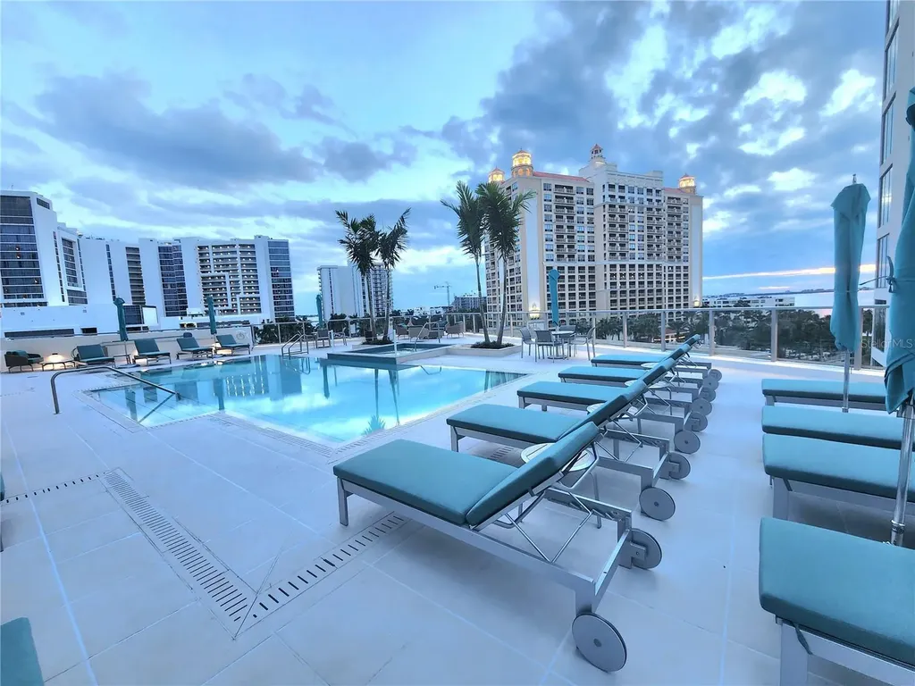 301 Quay Commons Sarasota FL 34236