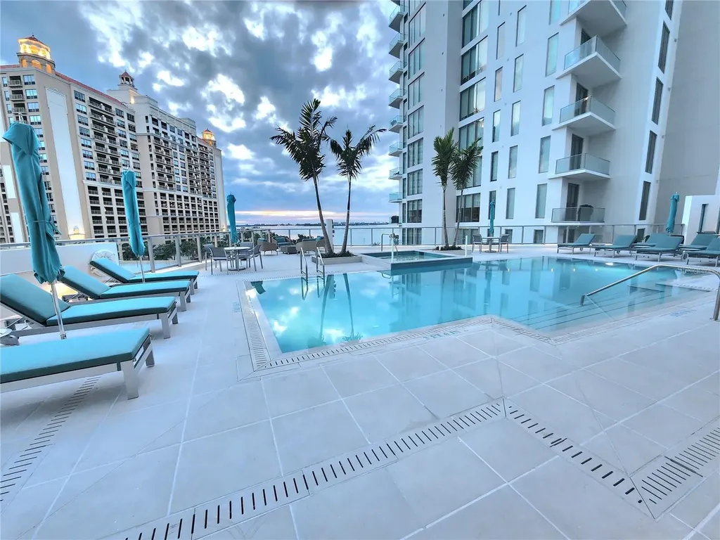 301 Quay Commons Sarasota FL 34236