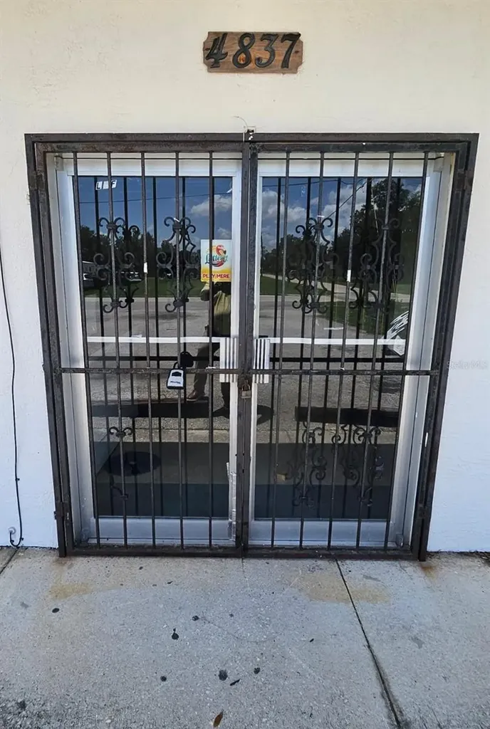 4837 Martin Luther King Drive Bowling Green FL 33834