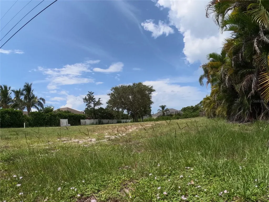 2450 Alamander Avenue Englewood FL 34223