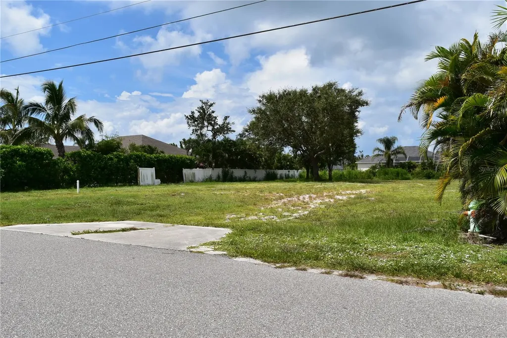 2450 Alamander Avenue Englewood FL 34223