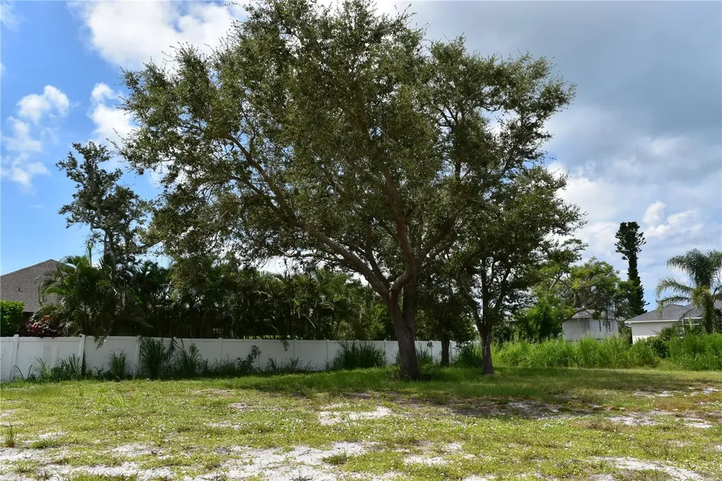 2450 Alamander Avenue Englewood FL 34223