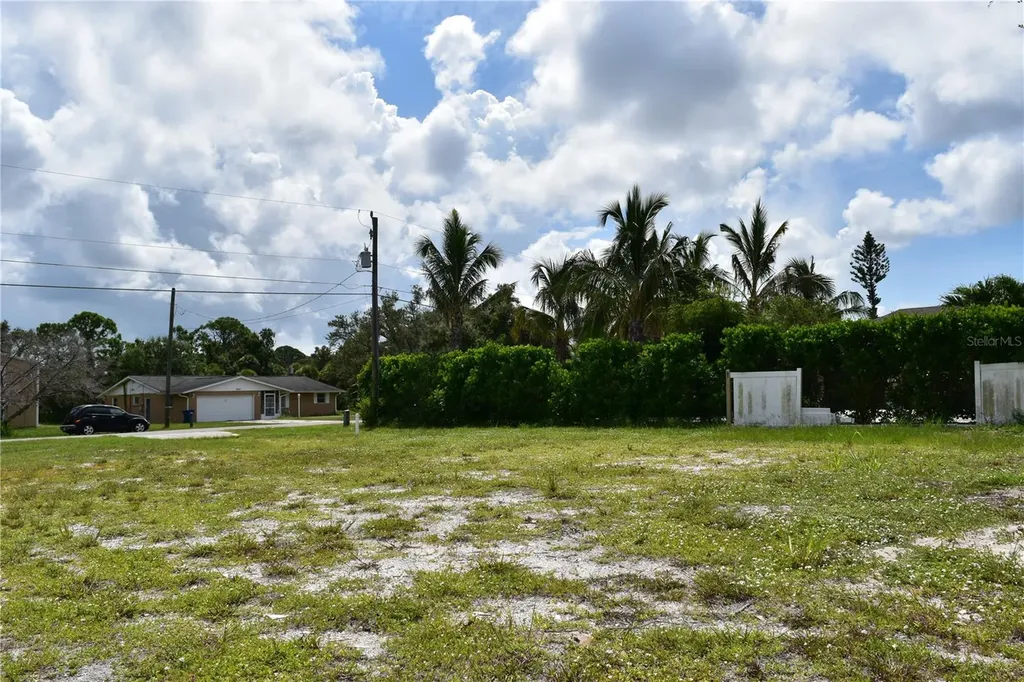 2450 Alamander Avenue Englewood FL 34223