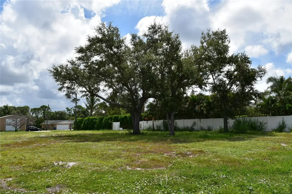 2450 Alamander Avenue Englewood FL 34223