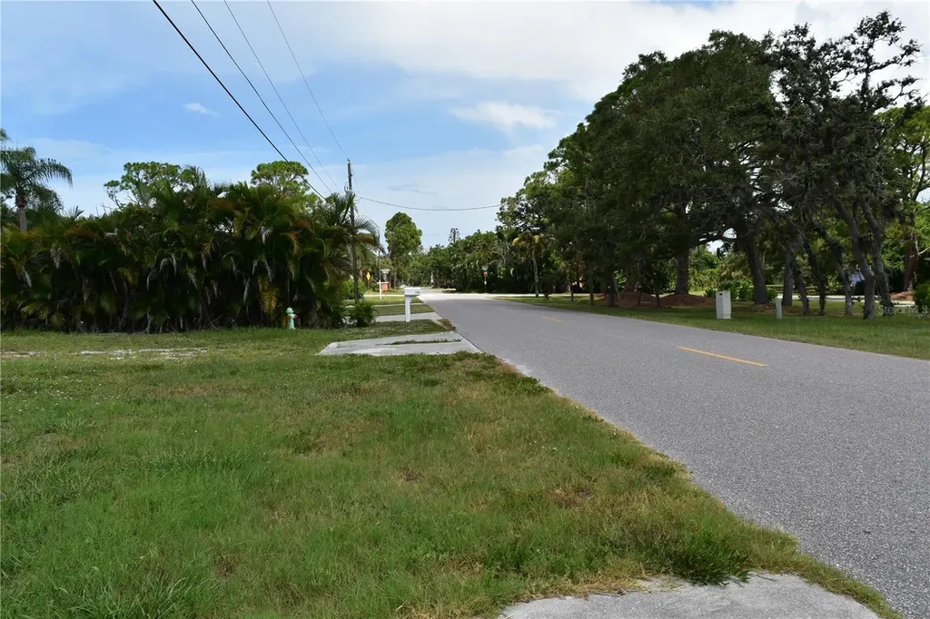 2450 Alamander Avenue Englewood FL 34223