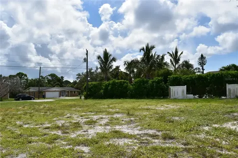 2450 Alamander Avenue Englewood FL 34223