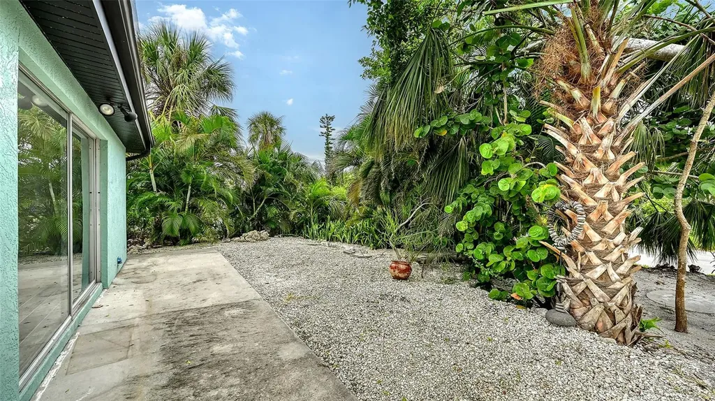 560 Cedar Street Longboat Key FL 34228
