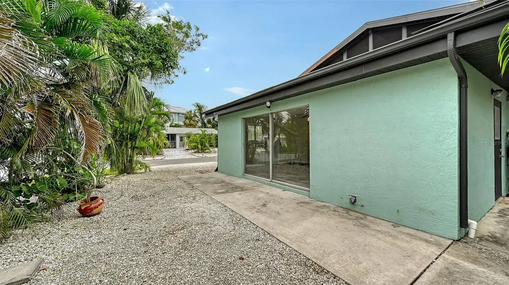 560 Cedar Street Longboat Key FL 34228