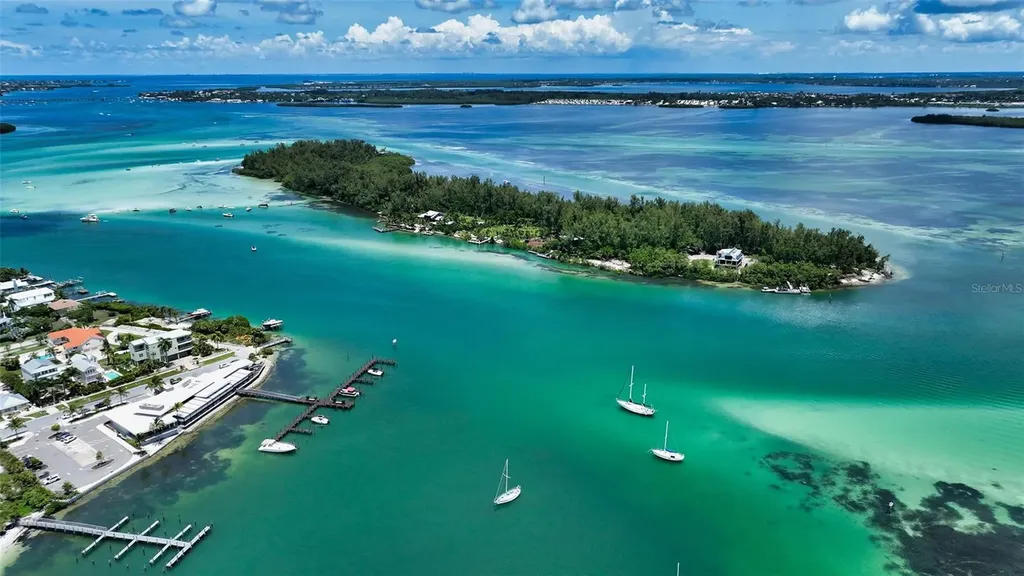 560 Cedar Street Longboat Key FL 34228