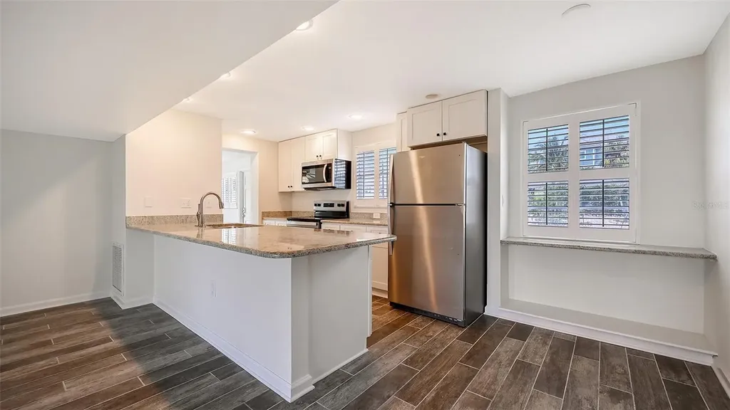 560 Cedar Street Longboat Key FL 34228