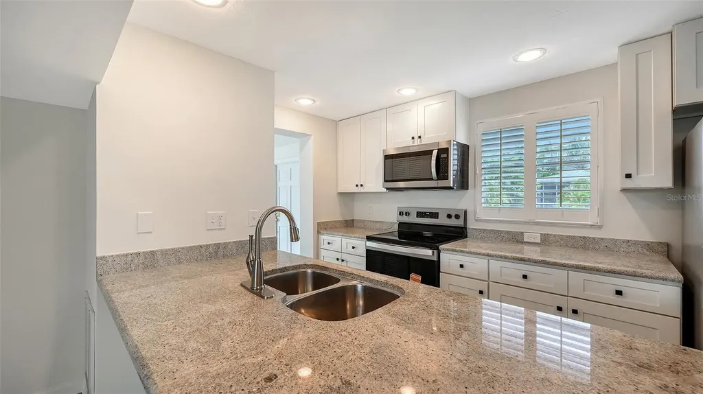 560 Cedar Street Longboat Key FL 34228