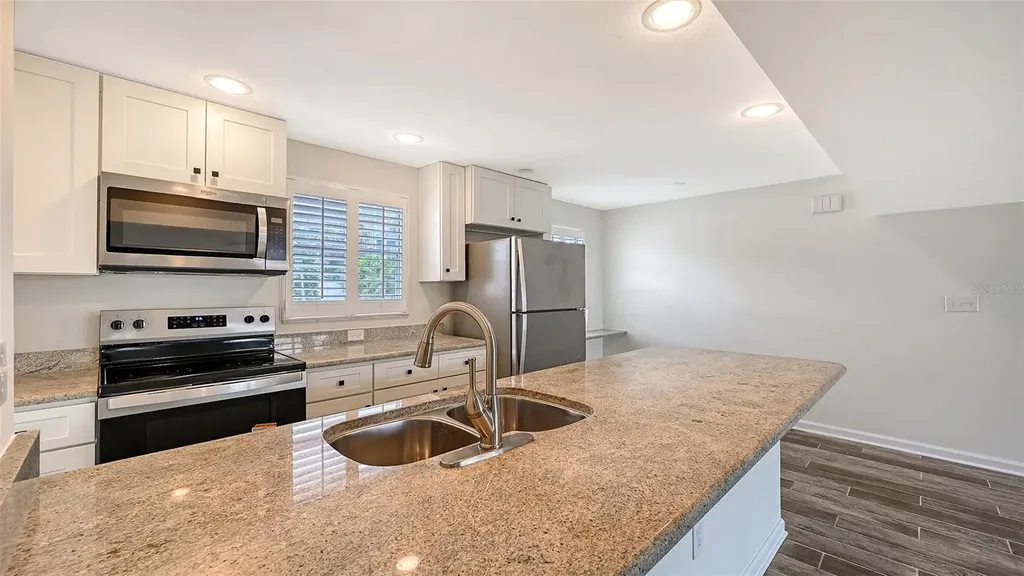 560 Cedar Street Longboat Key FL 34228