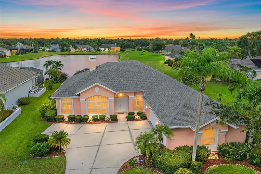 9819 Sweetwater Avenue Bradenton FL 34202