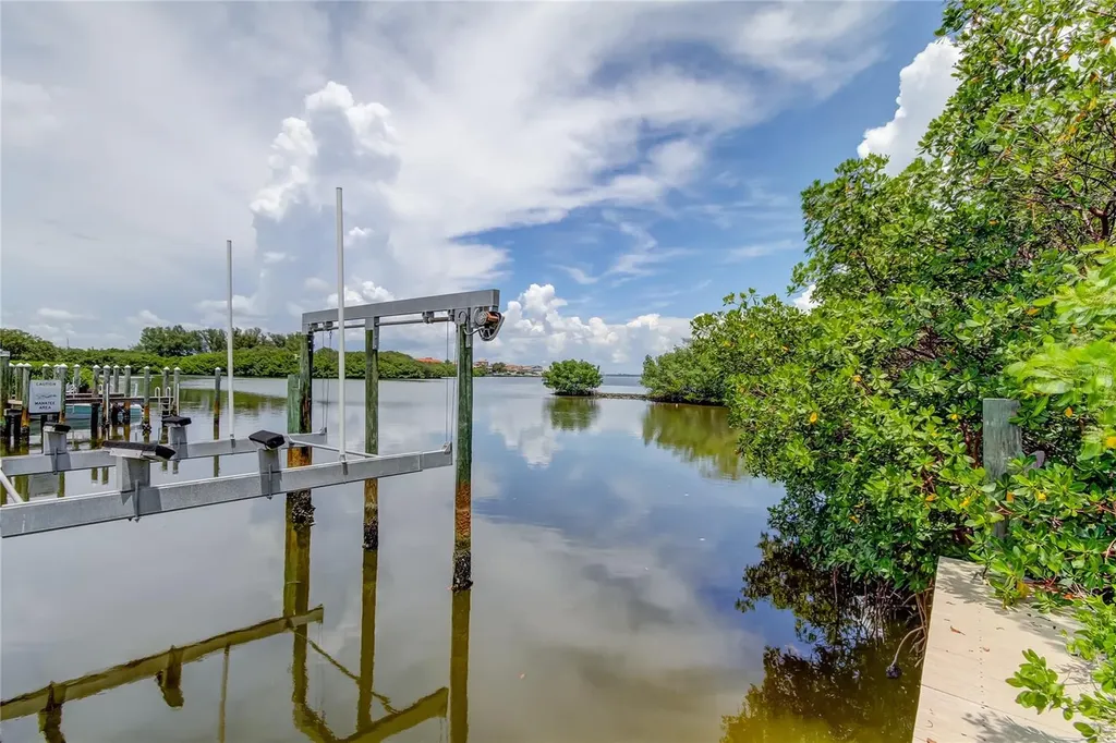 1575 Pinellas Bayway Way S Tierra Verde FL 33715