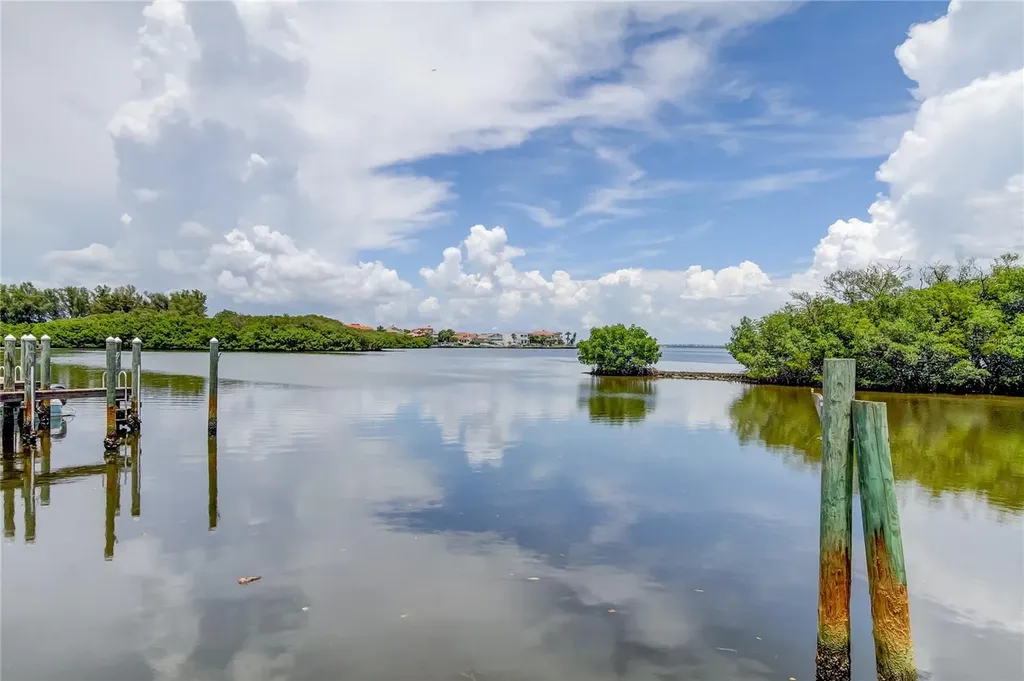 1575 Pinellas Bayway Way S Tierra Verde FL 33715