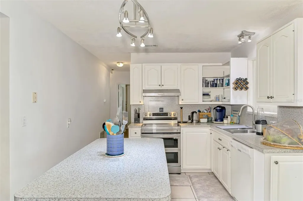 1805 28th Street W Bradenton FL 34205