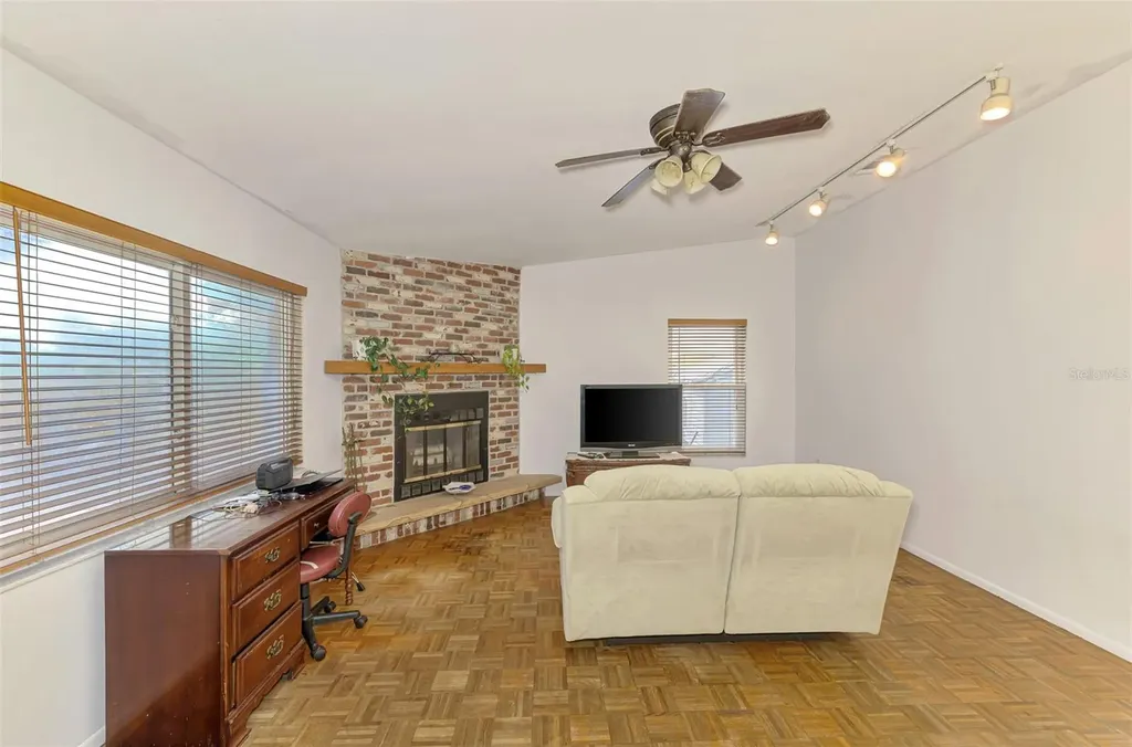1805 28th Street W Bradenton FL 34205