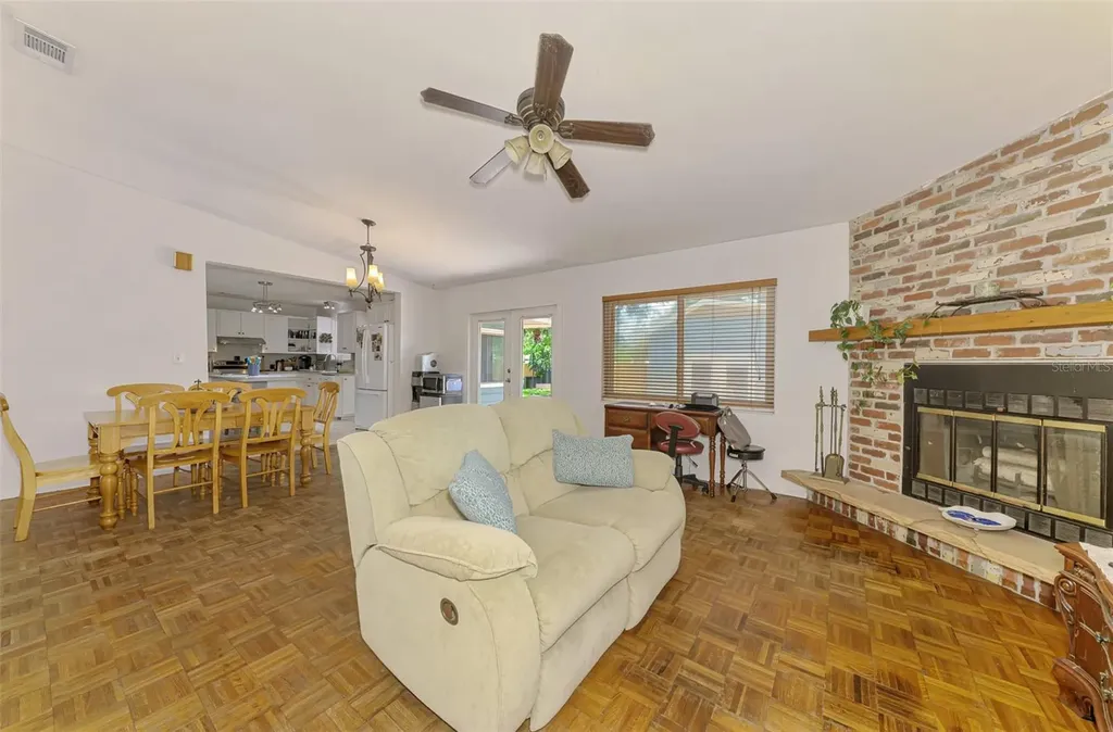1805 28th Street W Bradenton FL 34205