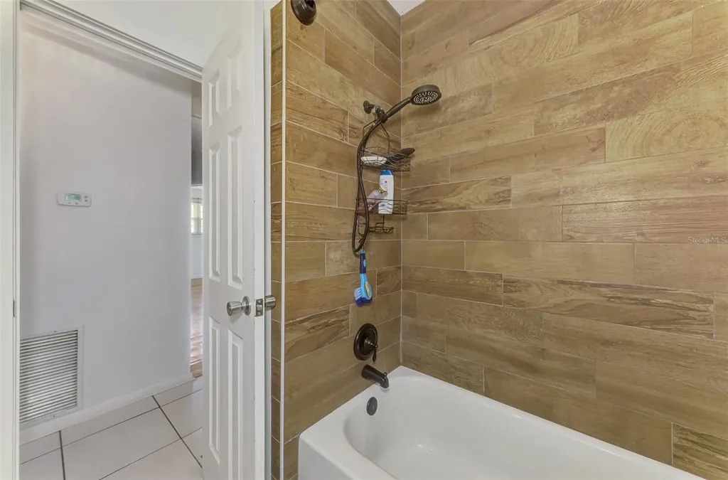 1805 28th Street W Bradenton FL 34205