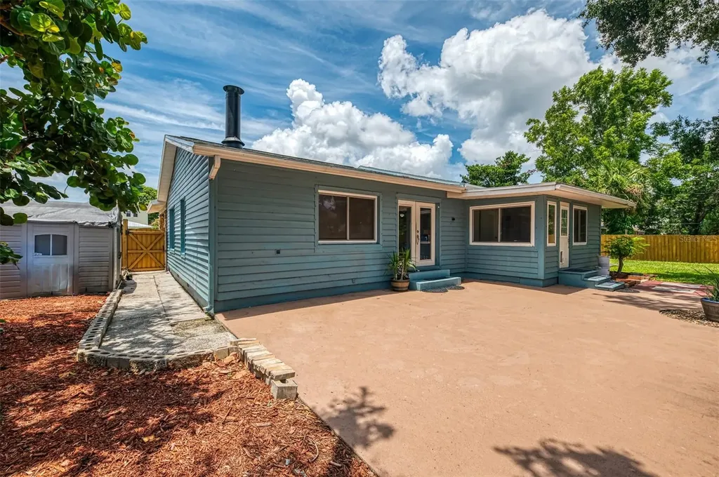 1805 28th Street W Bradenton FL 34205