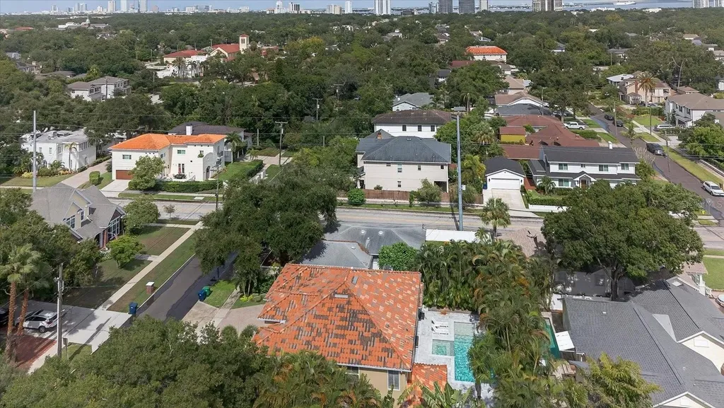 3904 W Santiago Street Tampa FL 33629
