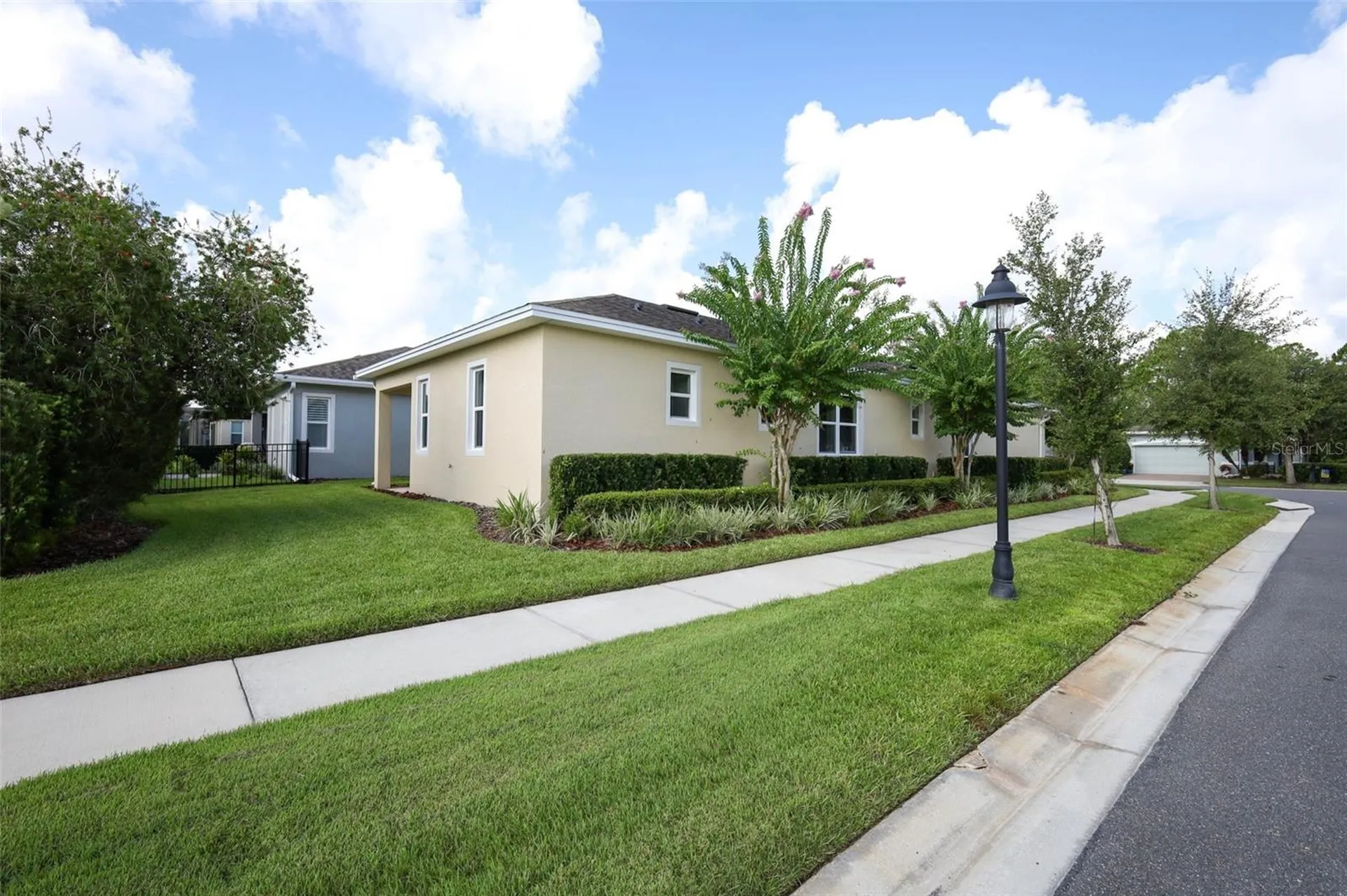1677 Victoria Gardens Drive Deland FL 32724
