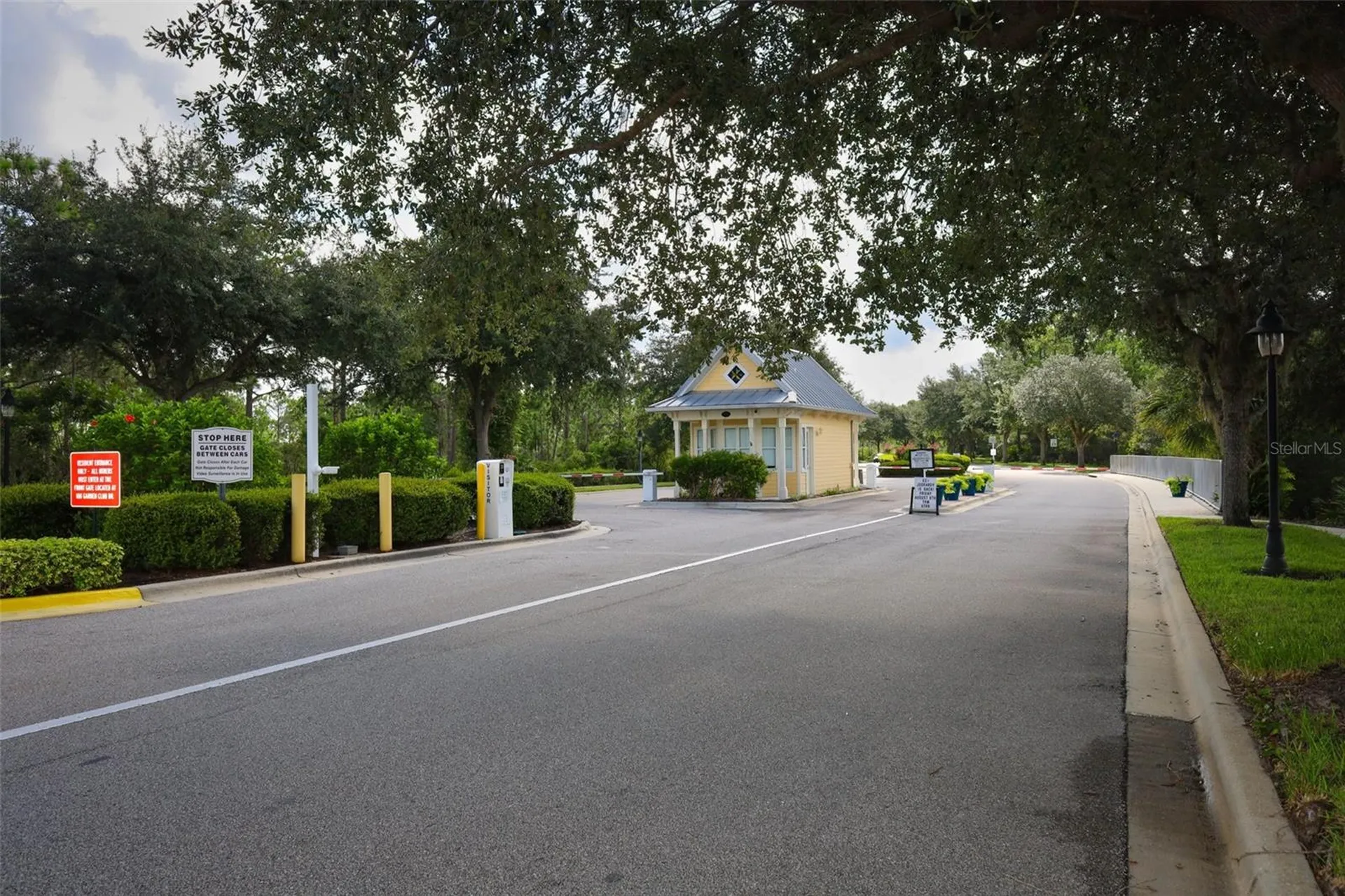 1677 Victoria Gardens Drive Deland FL 32724