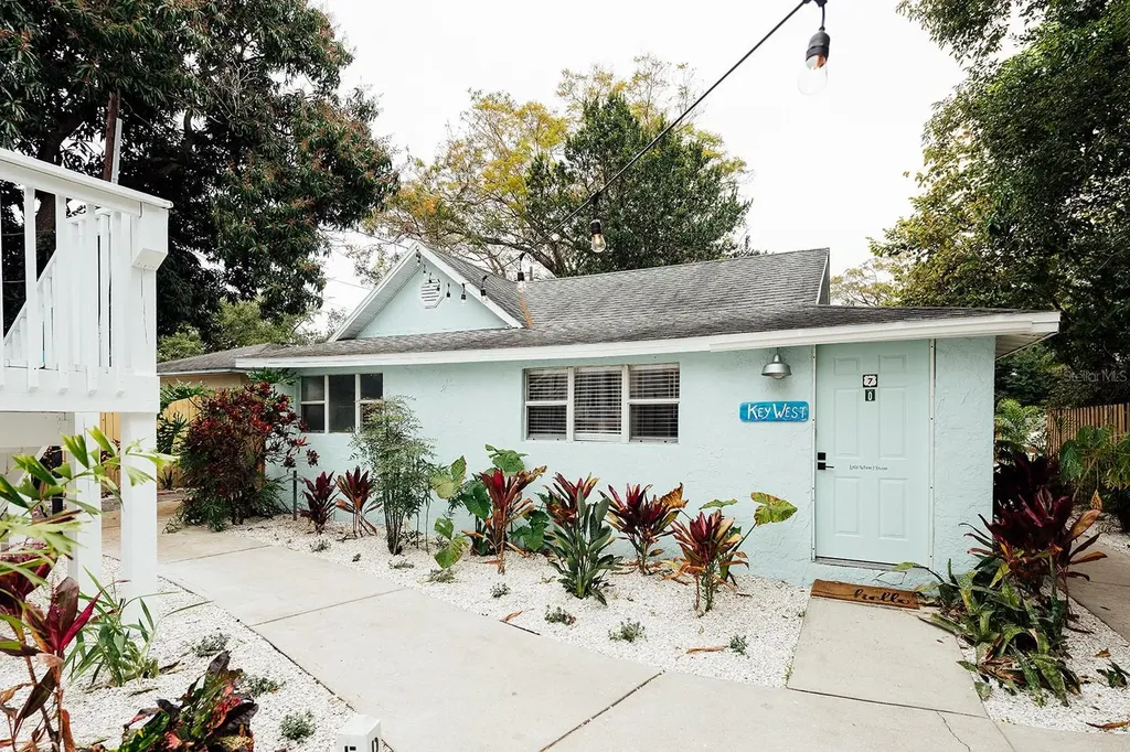 809 10th Avenue N St Petersburg FL 33701