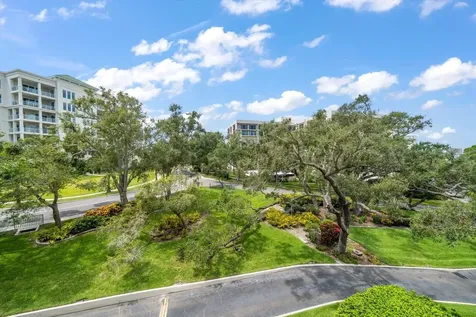 220 Belleview Boulevard Belleair FL 33756