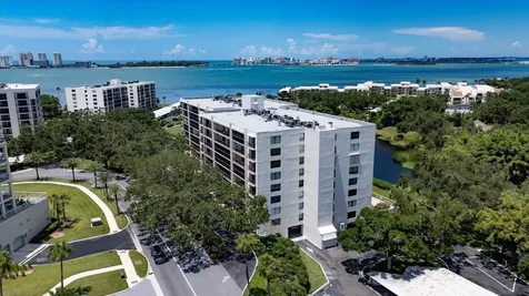 220 Belleview Boulevard Belleair FL 33756