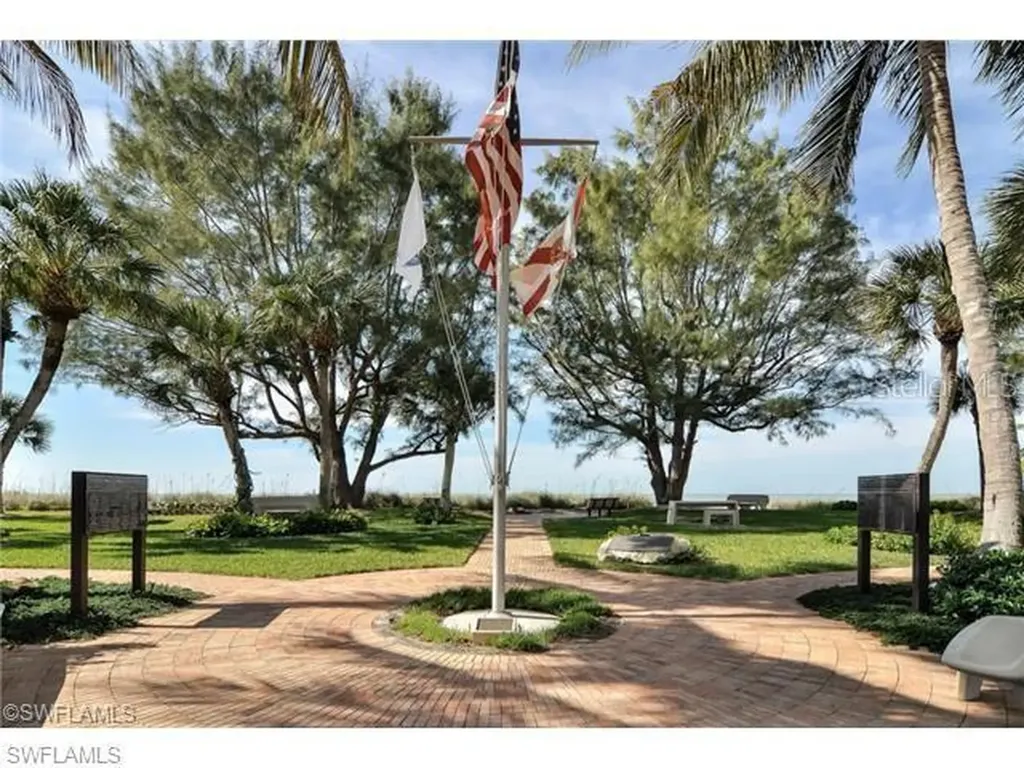 1900 Alamanda Drive Naples FL 34102