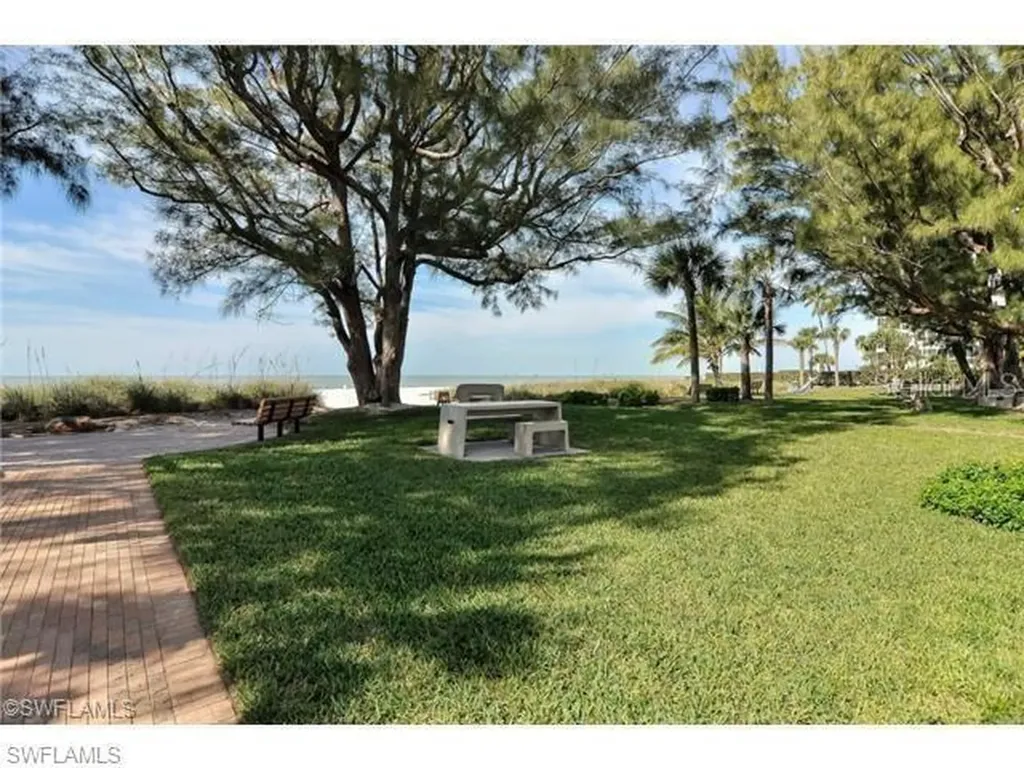 1900 Alamanda Drive Naples FL 34102
