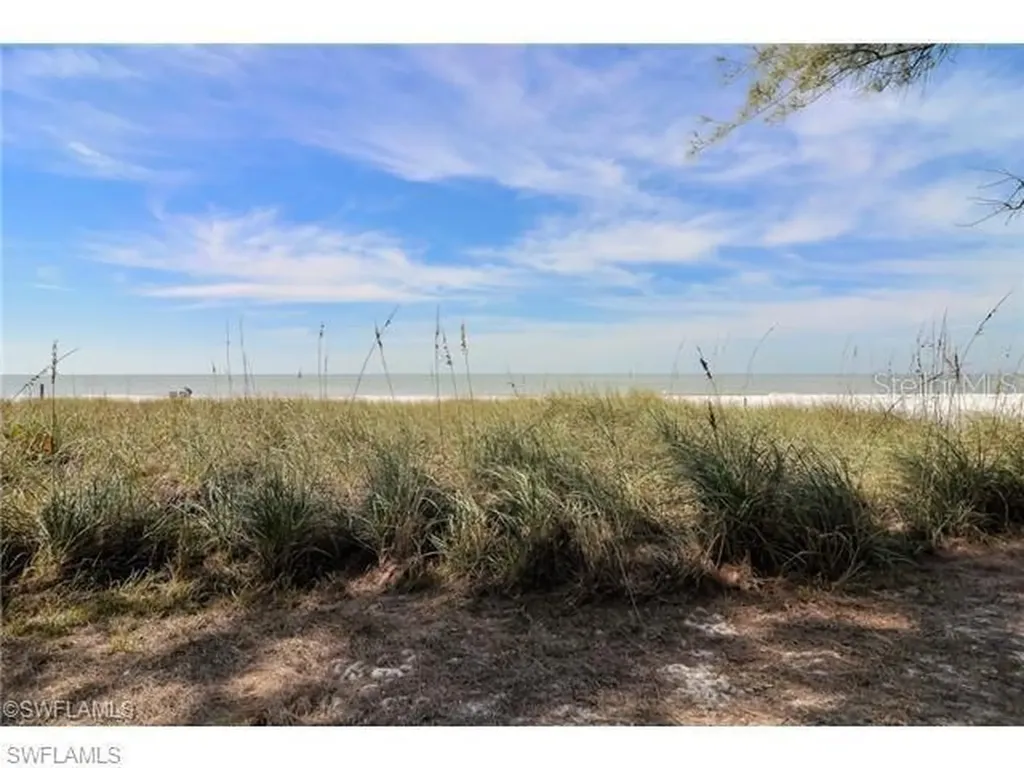 1900 Alamanda Drive Naples FL 34102