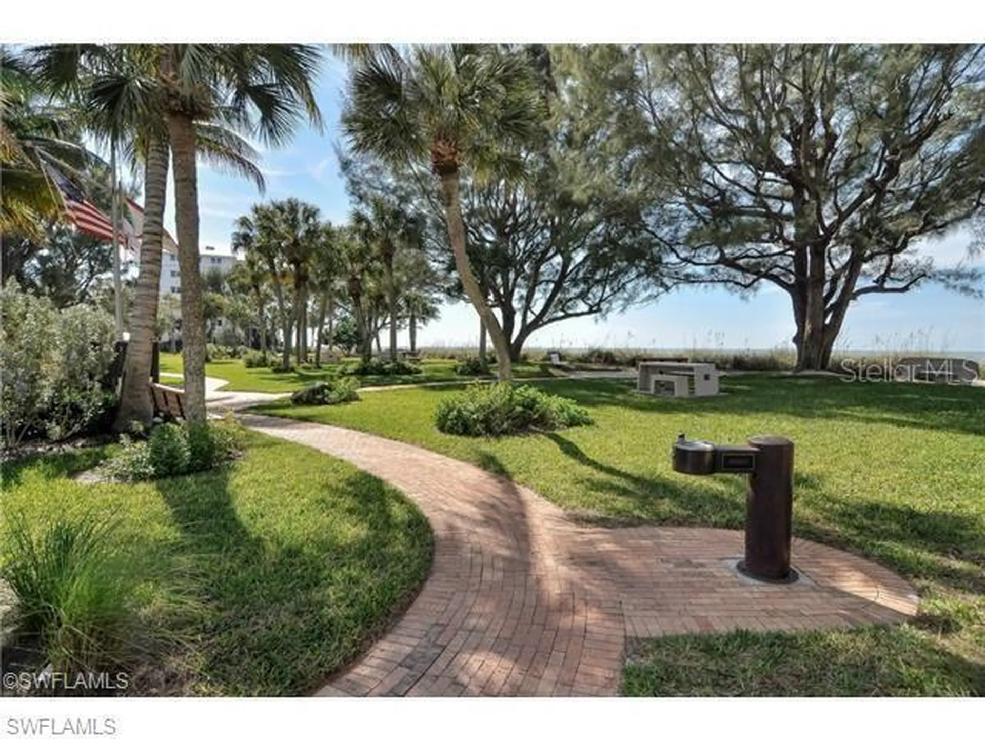 1900 Alamanda Drive Naples FL 34102