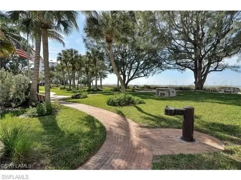 1900 Alamanda Drive Naples FL 34102